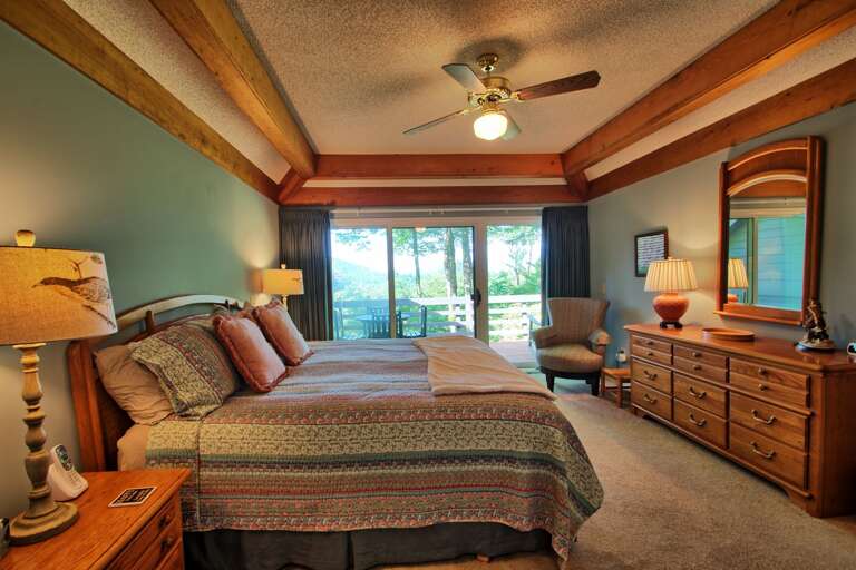 Master king bedroom with en suite bathroom and access to deck