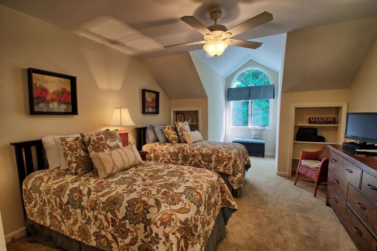 Upper level bedroom with 2 twins