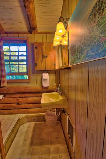 Upper level bathroom shared Upper level bathroom shared