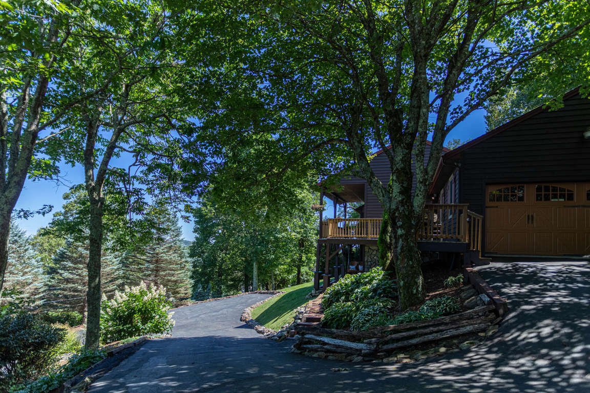 Chipmunk View Lodge Appalachian Ski Mountain NC 4 Bedroom Vacation