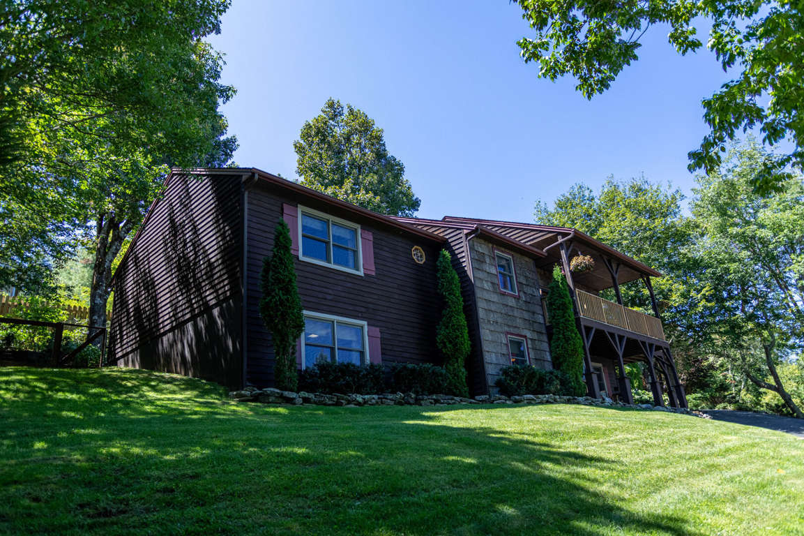 Chipmunk View Lodge Appalachian Ski Mountain NC 4 Bedroom Vacation