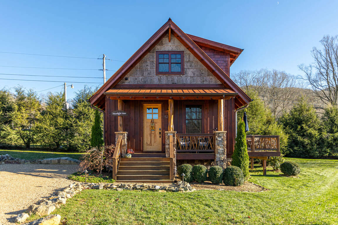 Moonlight View at Eagles Nest Cabin Rental for 6 Guests in Eagles