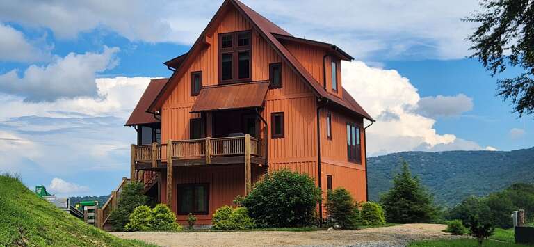 Rustic Rental Retreat Amidst Majestic Mountains