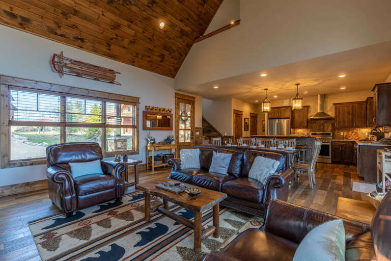 Spacious Living Room With Kitchen In Vacation Rental