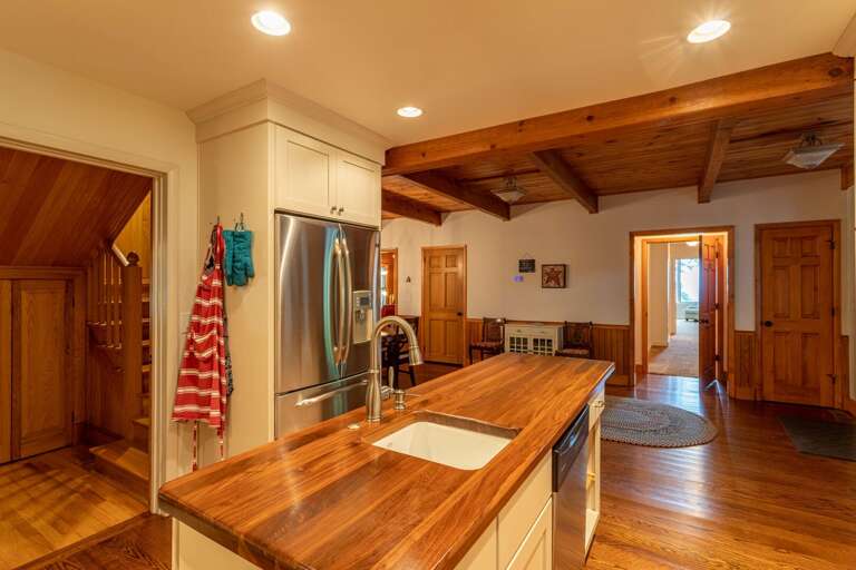 Gorgeous kitchen with two dishwashers for large crowds Gorgeous kitchen with two dishwashers for large crowds
