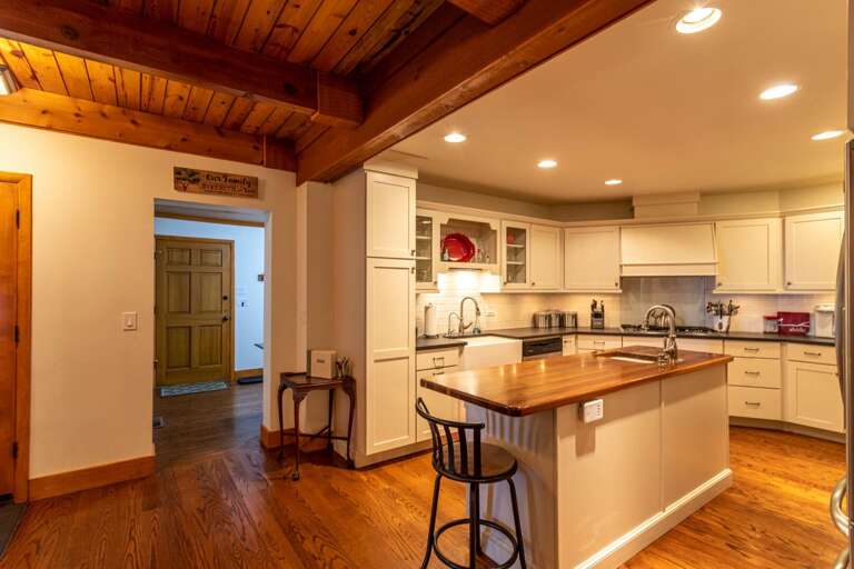 Gorgeous kitchen with two dishwashers for large crowds Gorgeous kitchen with two dishwashers for large crowds