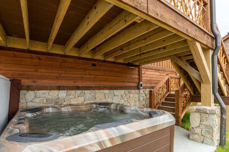 Covered hot tub to enjoy the view