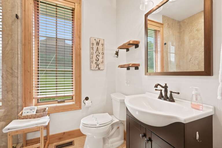 Full bathroom that matches the mountain-modern theme of Banner Sky.
