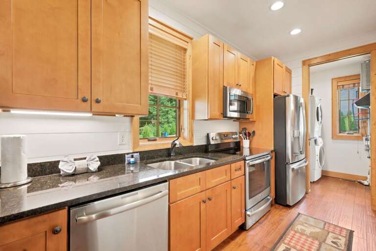The equipped kitchen offers all you need to cook and enjoy meals.