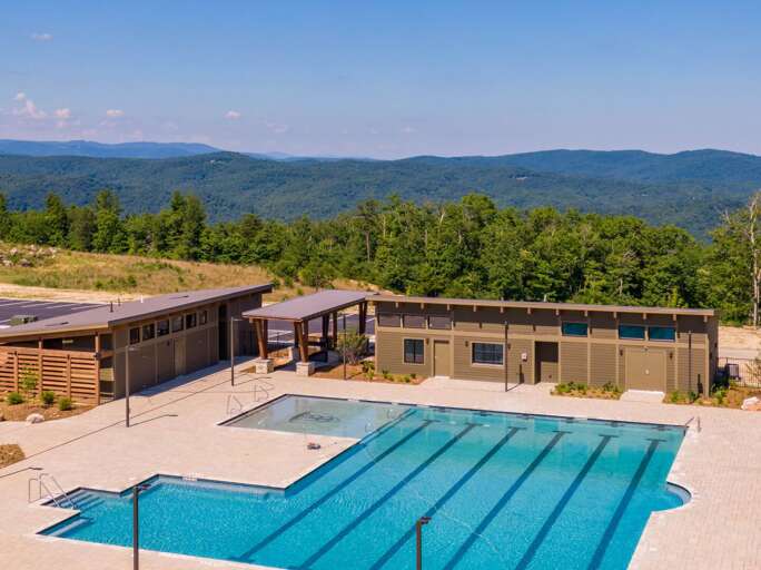 Vacation Rental With Swimming Pool And Mountain View