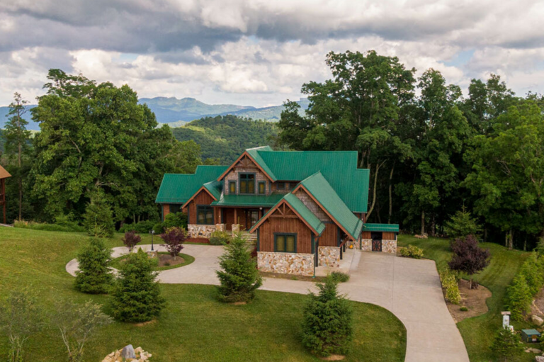 White Eagle Lodge at Eagles Nest