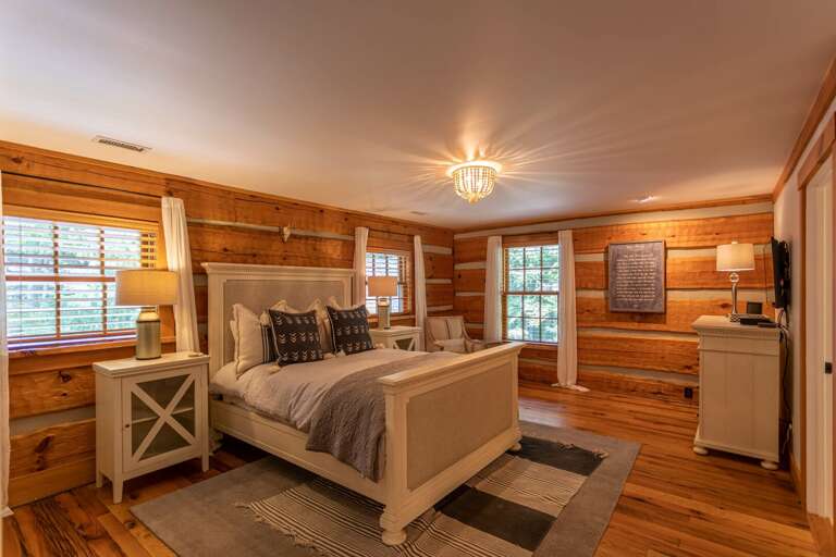 Upper level bedroom with king sized bed, walk in closet and full bathroom.