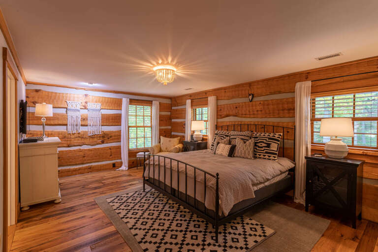 Upper level bedroom with king sized bed, walk in closet and full bathroom.