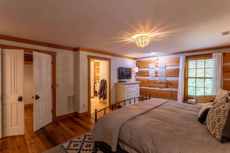 Upper level bedroom with king sized bed, walk in closet and full bathroom.
