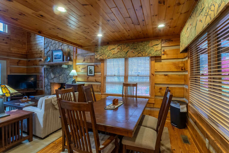 Dining table for up to 6 people