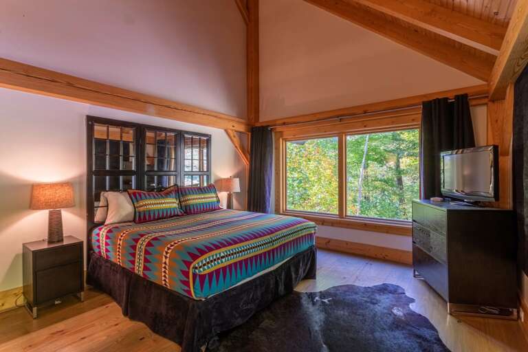 Upper level master bedroom with king sized bed, full bathroom and walk in closet. Upper level master bedroom with king sized bed, full bathroom and walk in closet.