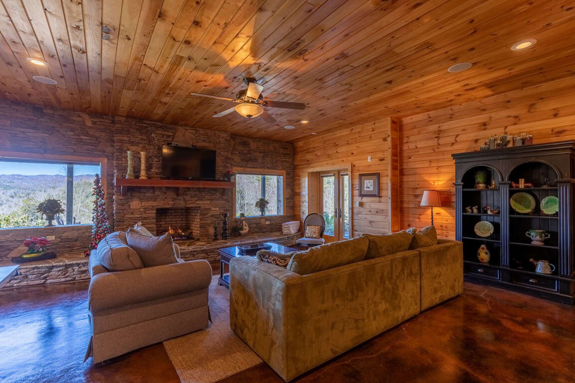 Mountain Getaway Cabin in Lenoir, NC 4 Bedrooms Sleeps 10 Find