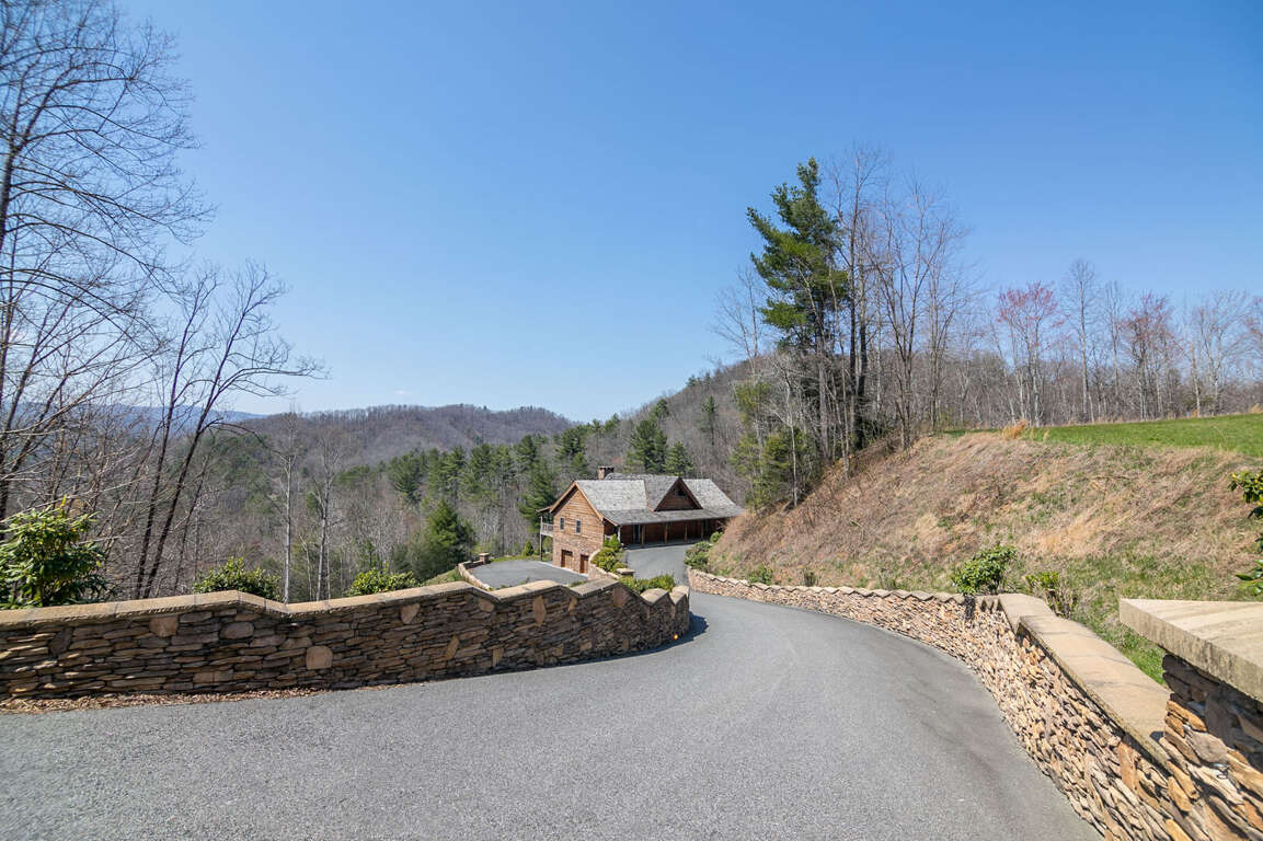 Mountain Getaway Cabin in Lenoir, NC 4 Bedrooms Sleeps 10 Find