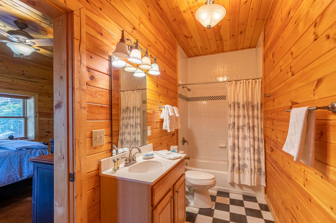 Mountain Getaway Cabin in Lenoir, NC 4 Bedrooms Sleeps 10 Find