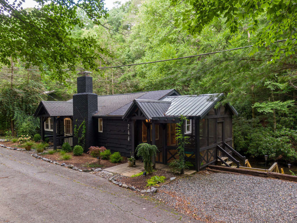 Anglers Cottage Pet Friendly 2 Bedroom Holiday Rental in Boone NC