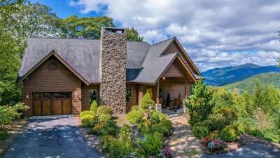 A Tree Top Mountain Home