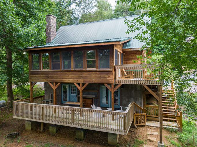 1 Treetops Retreat Blue Ridge Mountains 3 Bedroom Pet Friendly Place for Rent on Vacation in