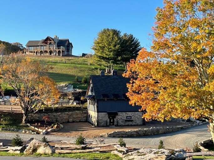 Eagles Nest Winery in walking distance