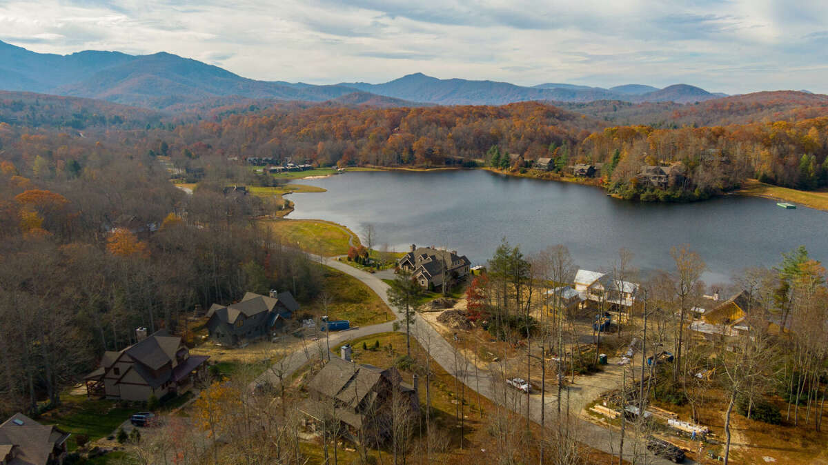 Woof Lodge at SweetGrass in Blowing Rock, NC 3 Bedrooms, Sleeps 6