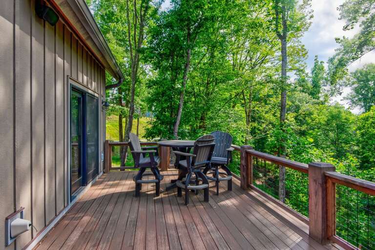 Dine al fresco under the cool mountain shade on the uncovered deck at Triple Bear Lodge at Eagles Nest