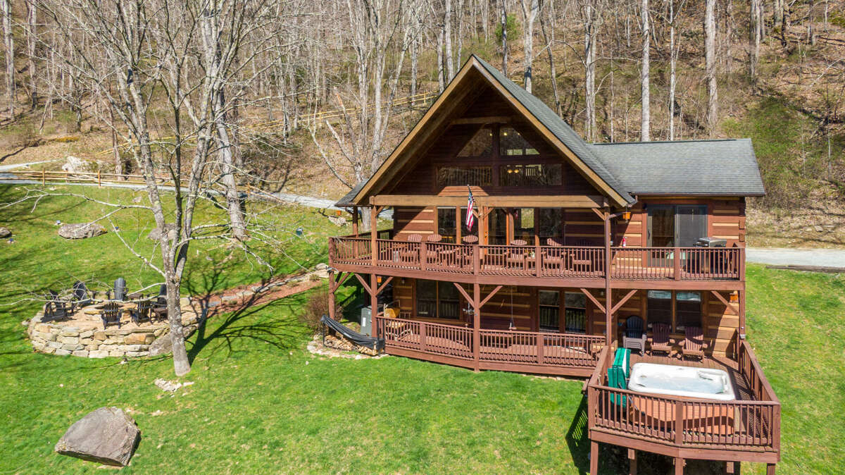 MountainTime Log Cabin in Vilas, NC 3 Bedrooms Sleeps 8 Find Rentals