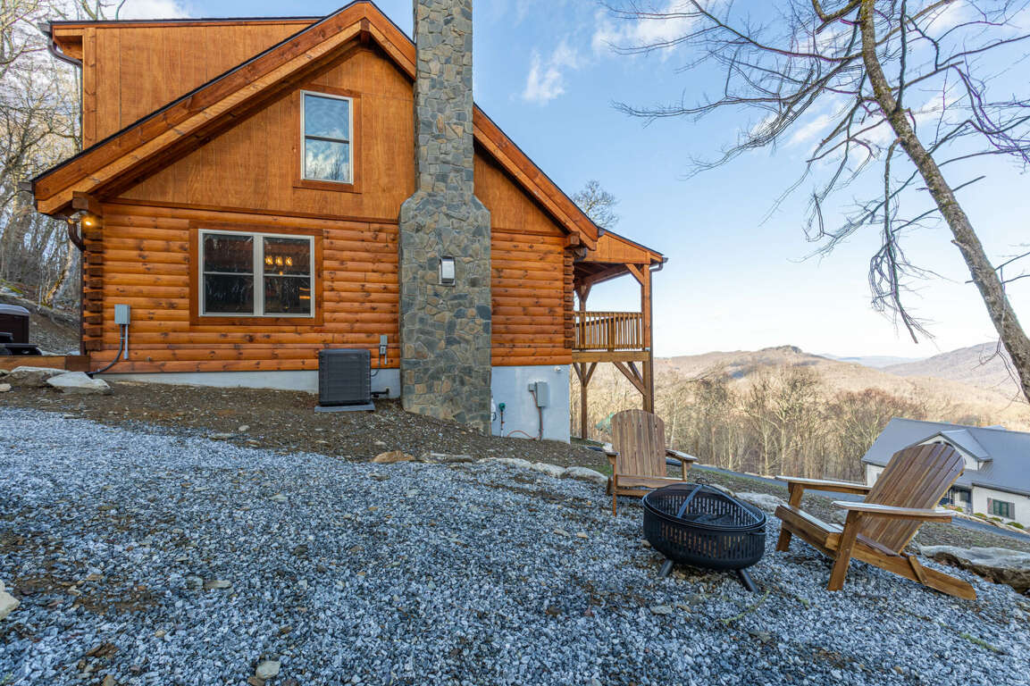 Ursa Minor 3 Bedroom Vacation Place for Rent in Banner Elk North