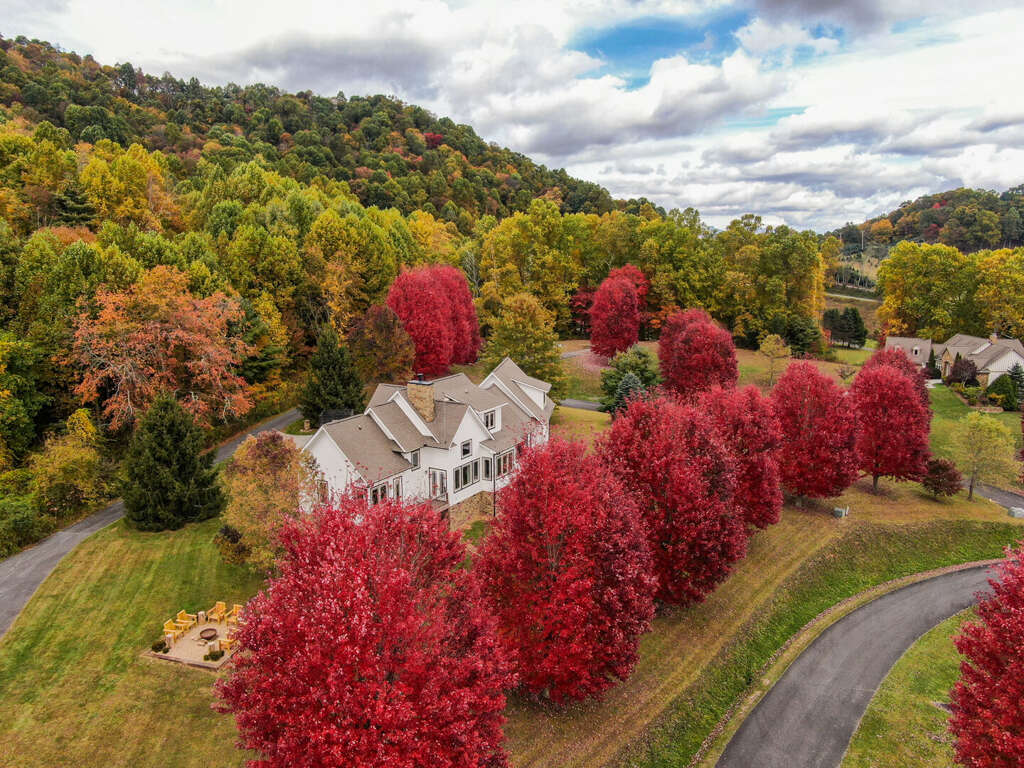 Mountain Top At Linville Falls Pet Friendly Home For Rent with 4