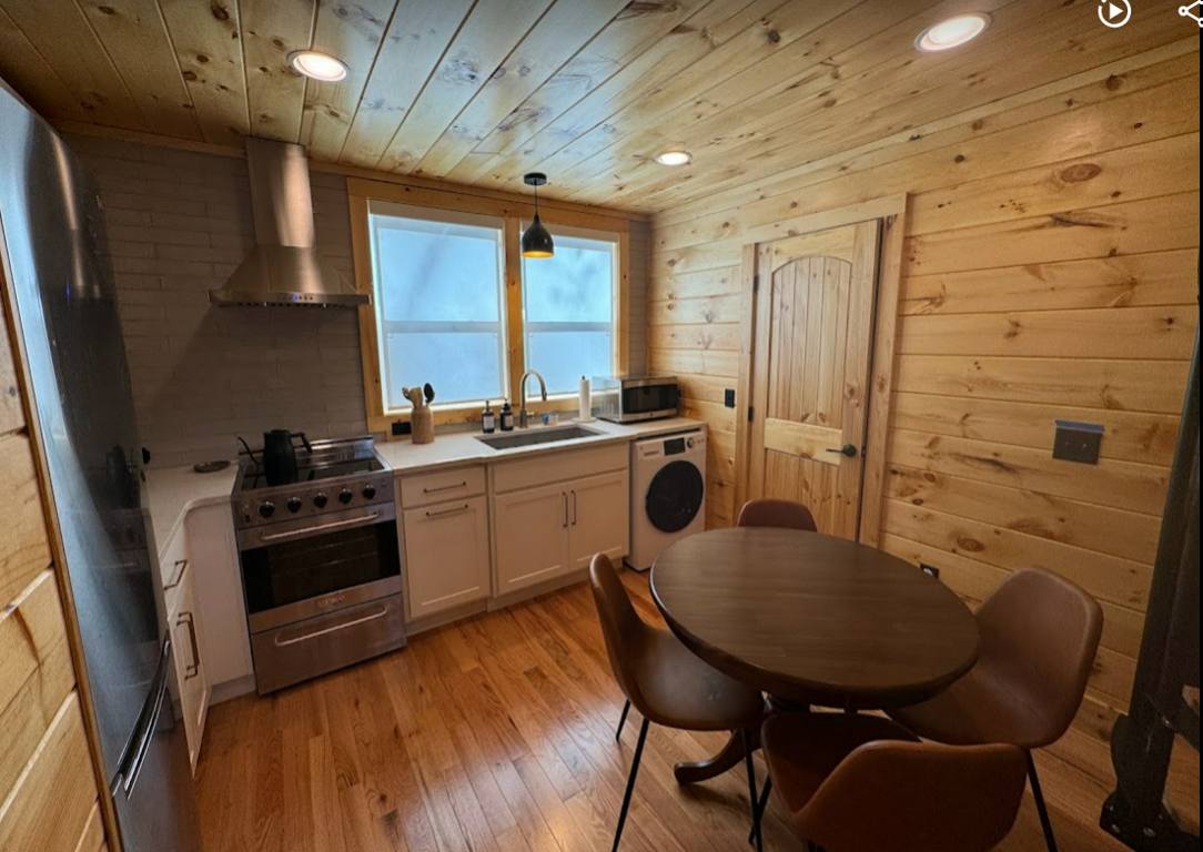 Retreat at Riverbend West Jefferson, NC 1 Bedroom Cabin Sleeps 4 Guests