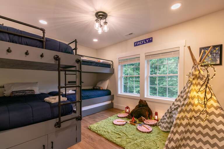 two sets of twin-over-twin bunks with an additional trundle offer sleeping for 5