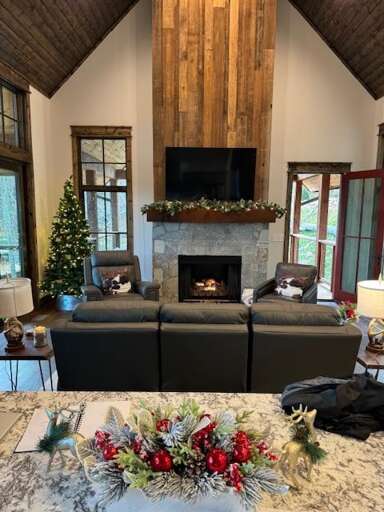 Winter 2025 holiday decor