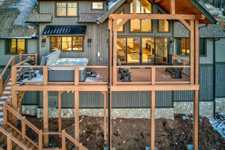 Vacation Rental Vista: Spacious Deck, Panoramic Windows, Hillside Home