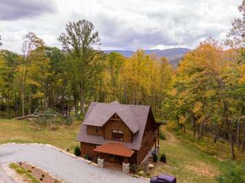 Bear Down Lodge at Eagles Nest