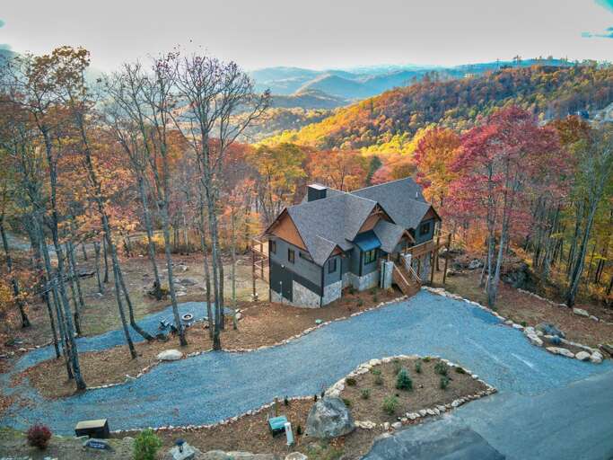 Yeti Lookout At Eagles Nest