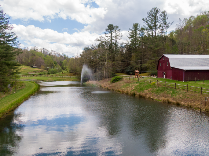The Red Barn at Tiffany's Estate