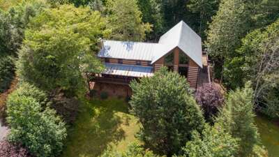 Caris Rivers Edge Cabin