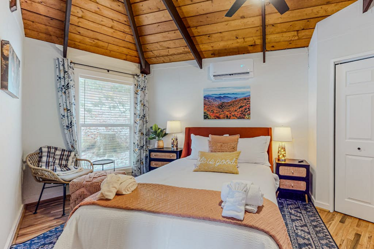 The second Queen bedroom at The Beech Hut.