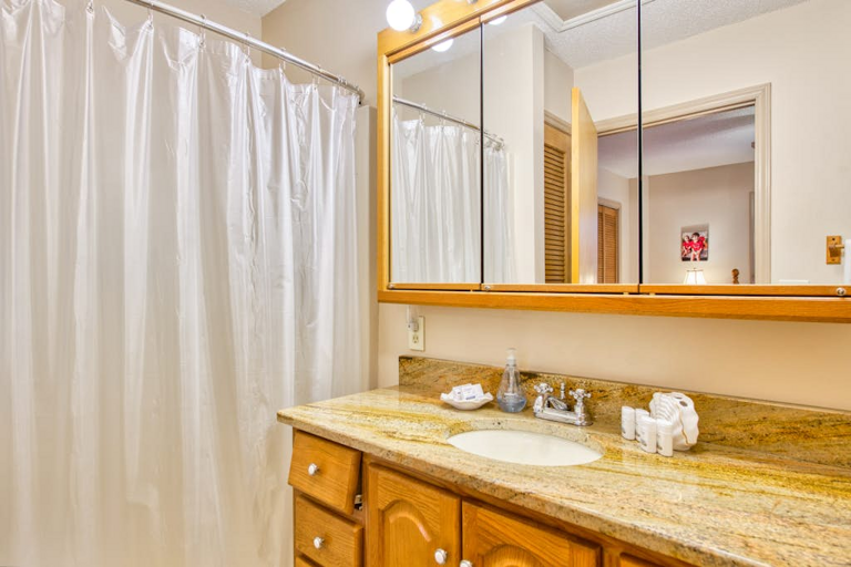 The main level King ensuite bath offers a tub/shower combination and single-vanity sinktop with granite counters.
