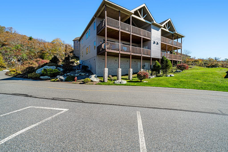The Reserve offers a picturesque mountain setting for your stay on Sugar Mountain.