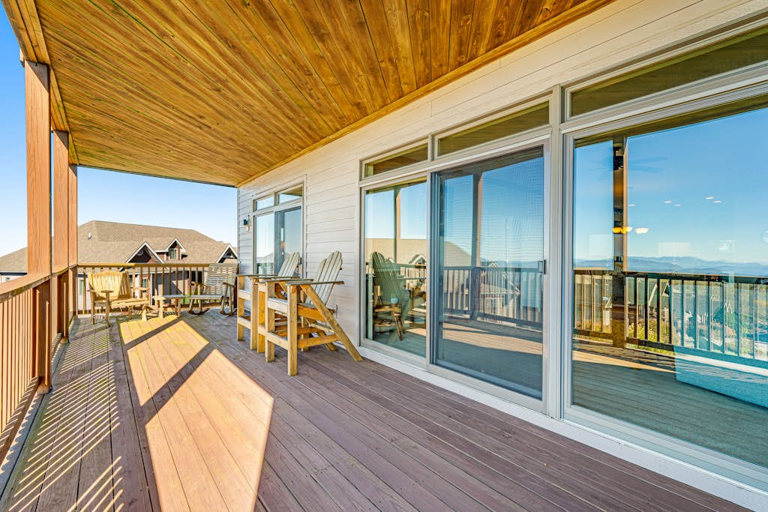 Step straight from the condo onto the covered deck for fresh air and spectacular High Country views.