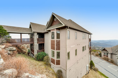 Enjoy summit views from this Sugar Mountain Condo.