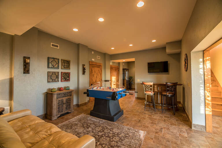 Lower level entertainment room