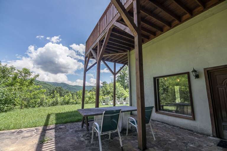 Lower deck with table and chairs