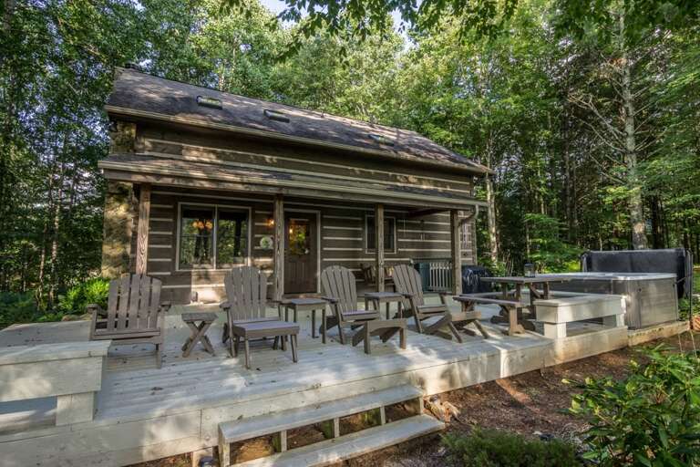 Front deck with seating
