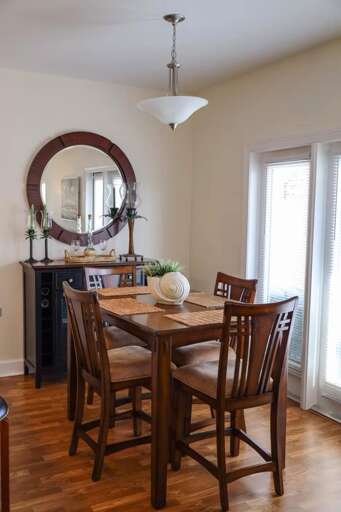 Dining Area Dining Area