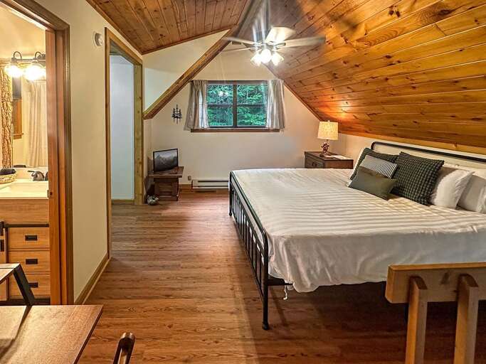 Twin Pines loft king bedroom 1